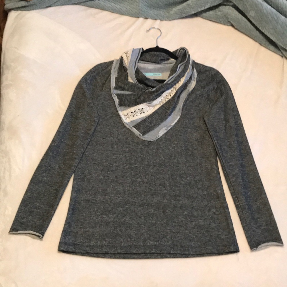 Grey sweatshirt